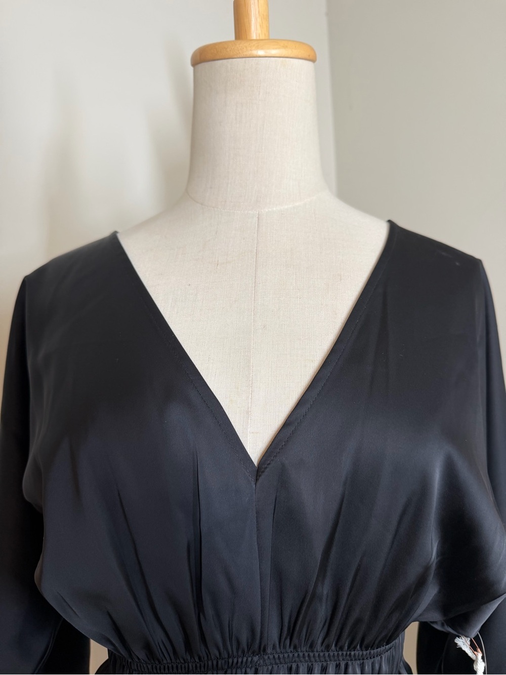NWT! Good American Black Deep-V Neck- SZ 1=Small- Dolman Sleeve Satin Top Blouse - Picture 7 of 13
